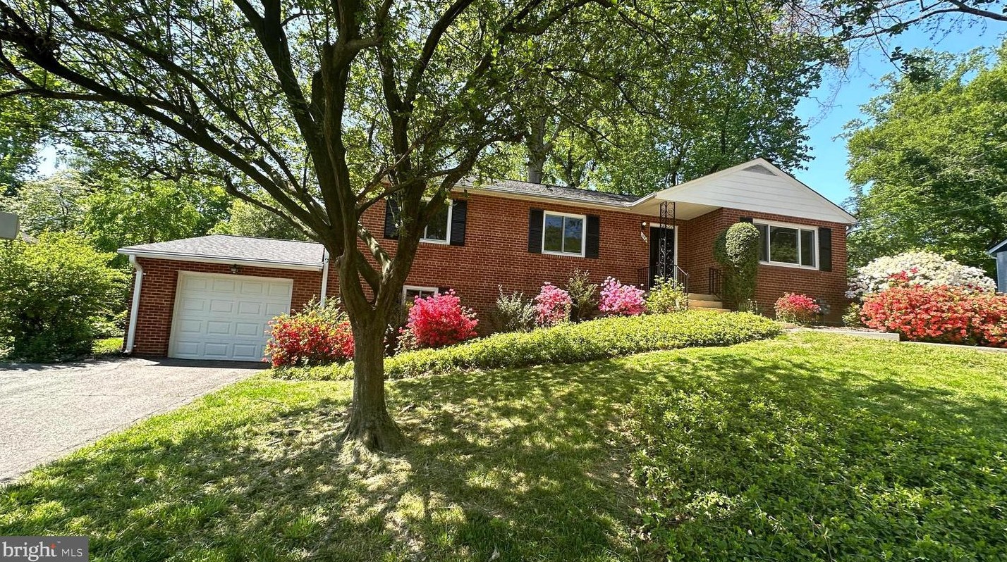 3146 Patrick Henry Dr, Falls Church, VA 22044