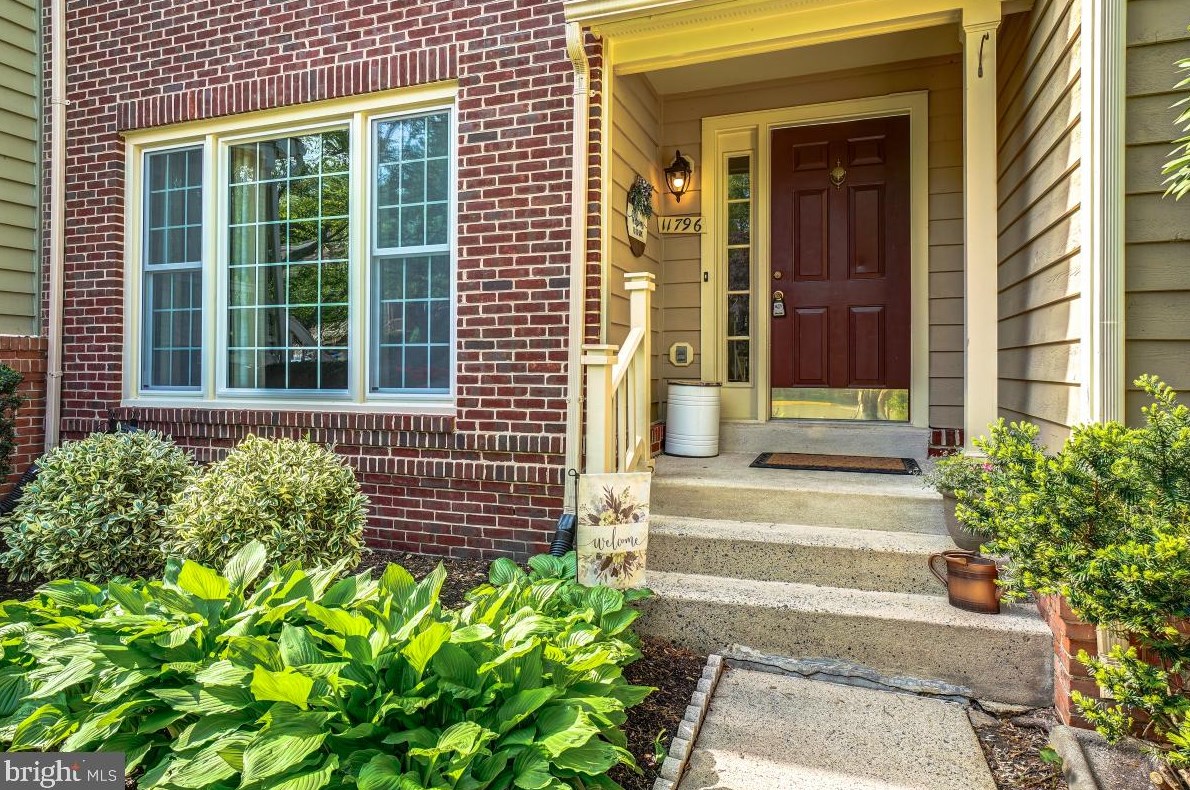 11796 Great Owl Cir, Herndon, VA 20194