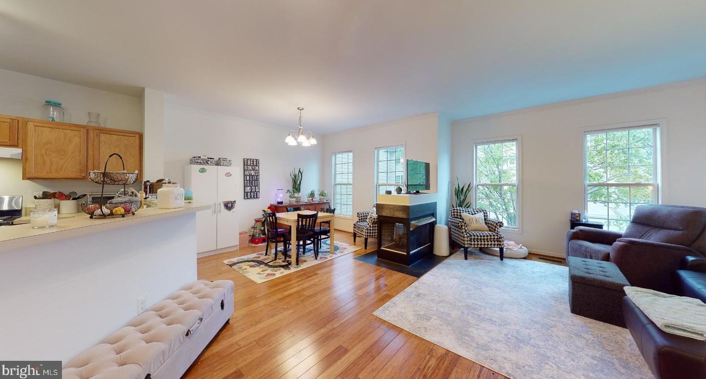 2547 Sandbourne Ln, Herndon, VA 20171