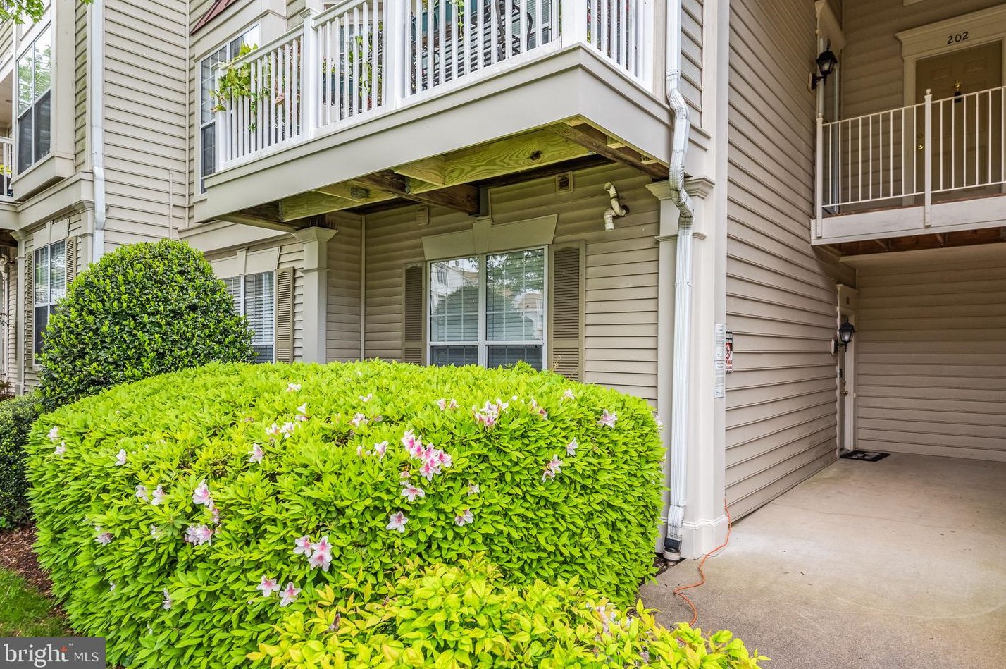8202 Catbird Cir #101, Lorton, VA 22079