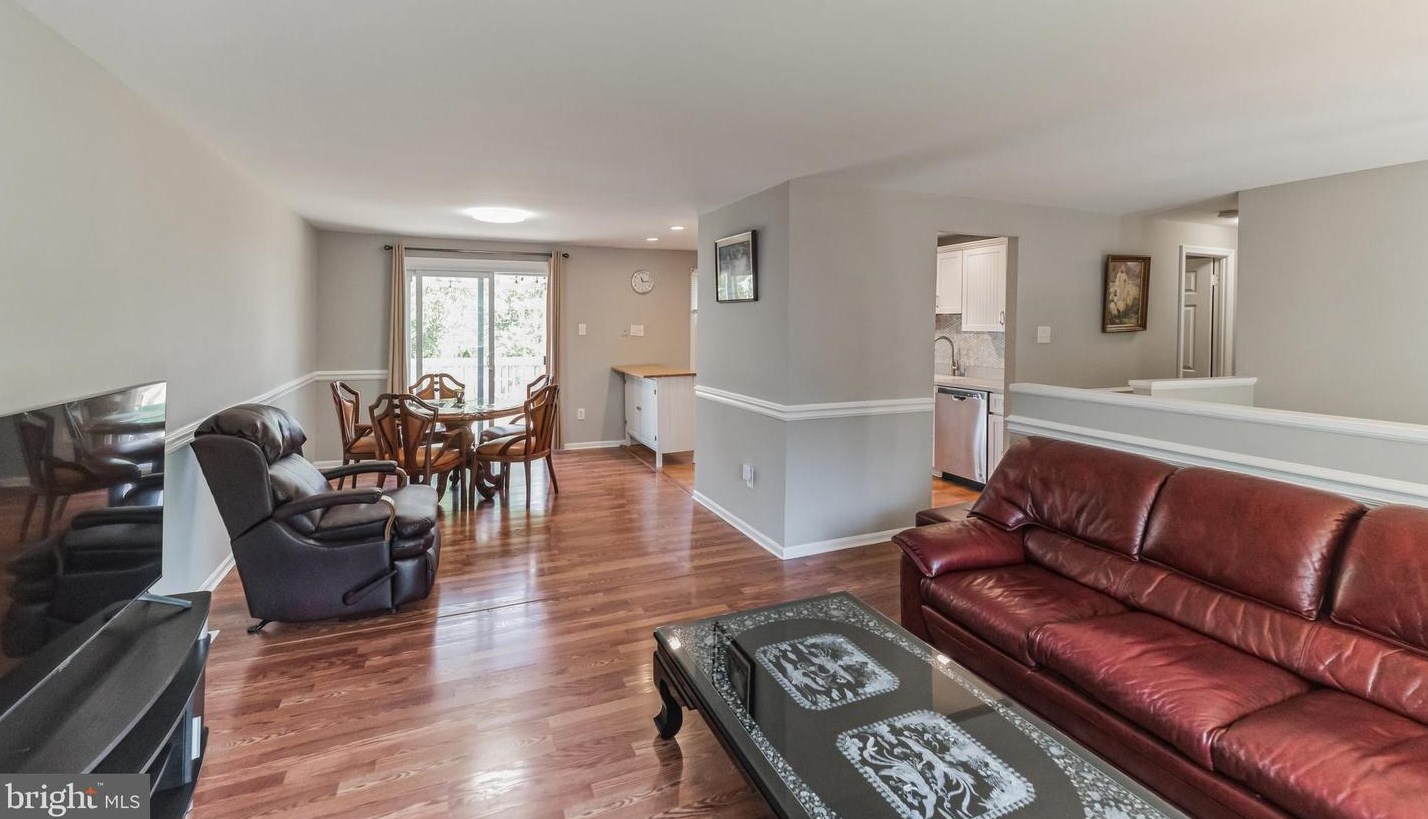 12626 Pinecrest Rd, Herndon, VA 20171