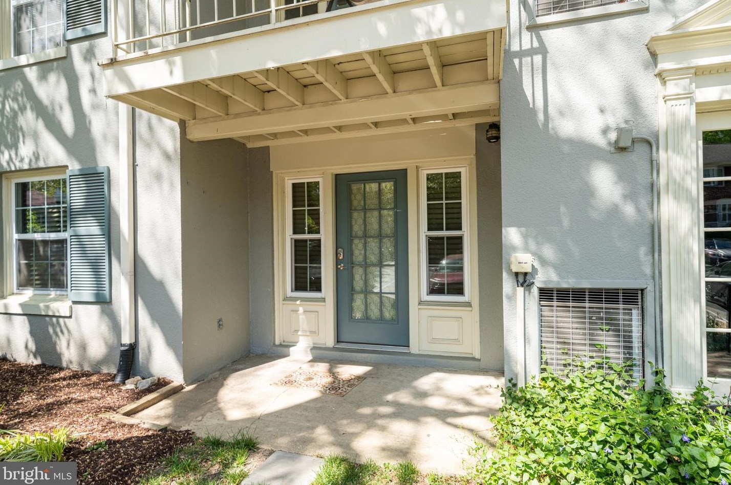 8318 Kingsgate Rd # 537, Springfield, VA