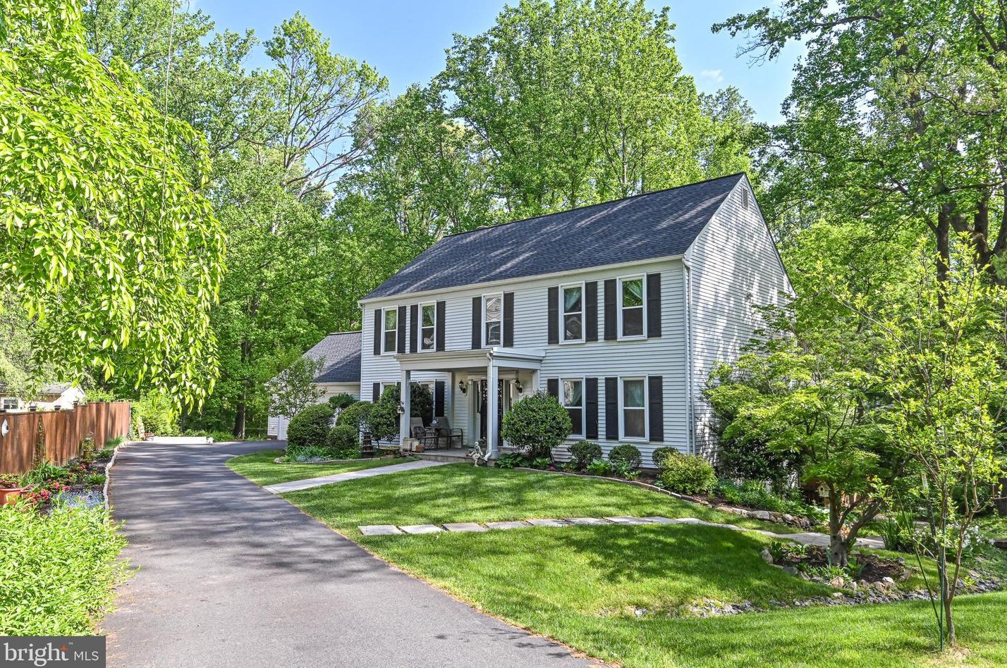 12214 Rowan Tree Dr, Fairfax, VA 22030-6230