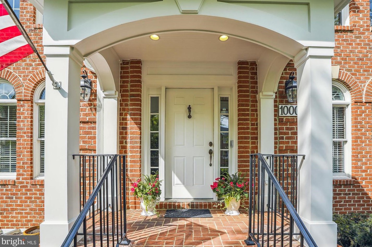 10004 Oakton Plantation Ct, Vienna, VA 22181-5925