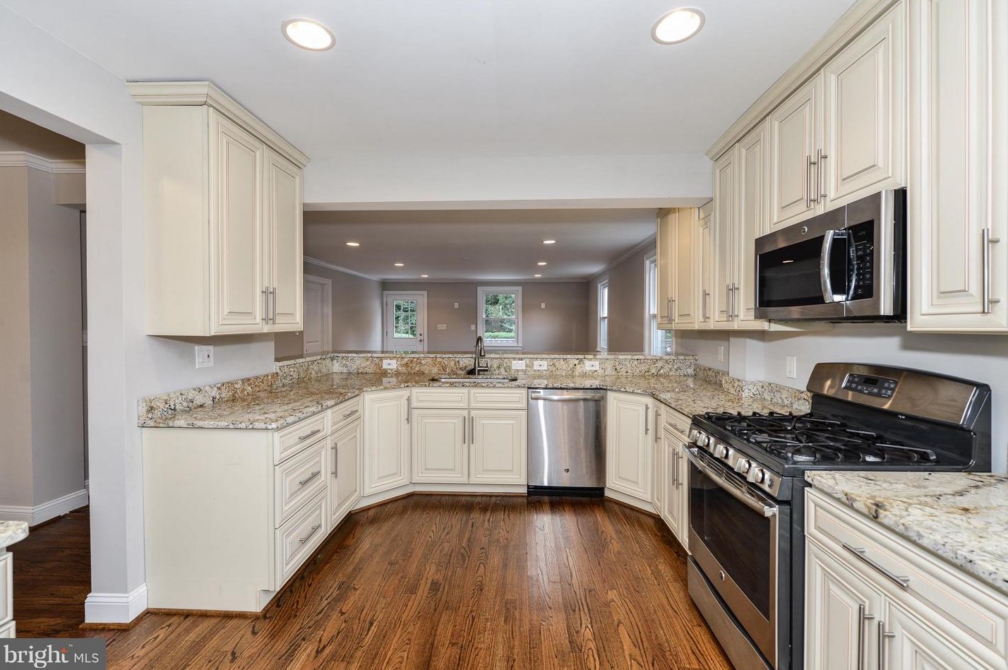 3318 Holloman Rd, Falls Church, VA 22042