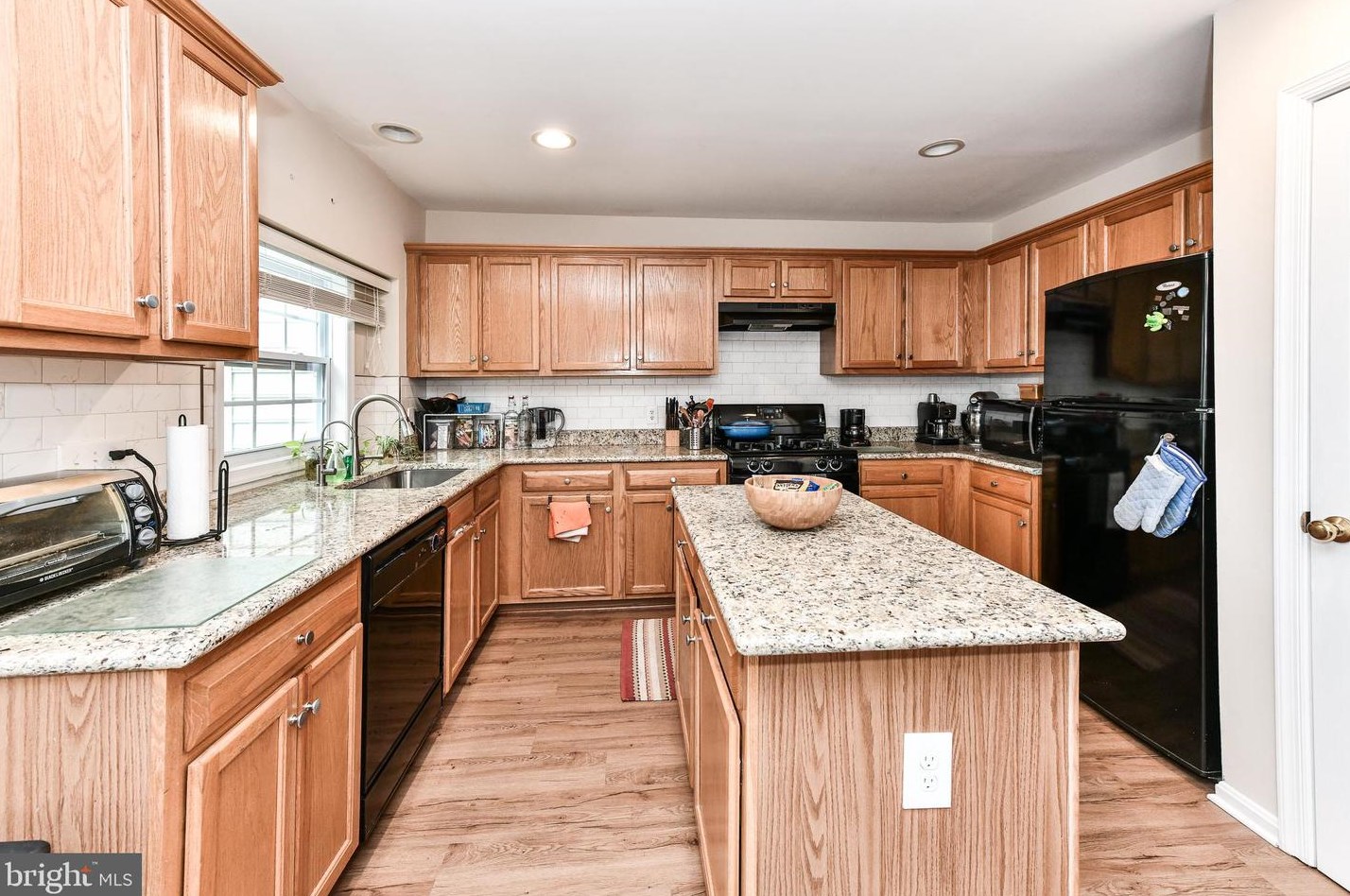 1140 Cypress Tree Pl, Herndon, VA 20170