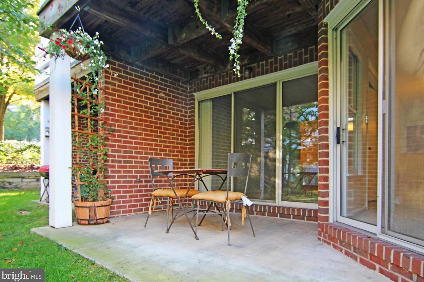 7600 Lakeside Village Dr Apt H, Falls Church, VA