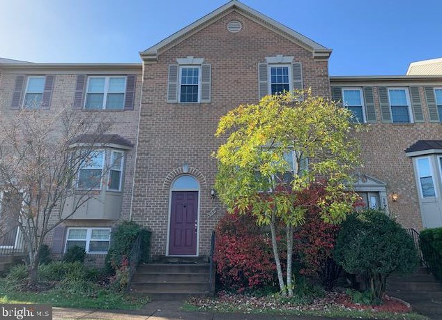 5458 Middlebourne Ln, Centreville, VA 20120-2072