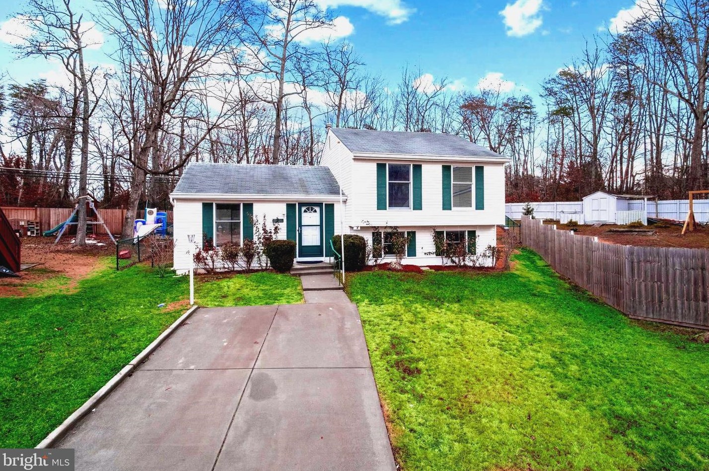 7601 Surry Grove Ct, Lorton, VA 22079
