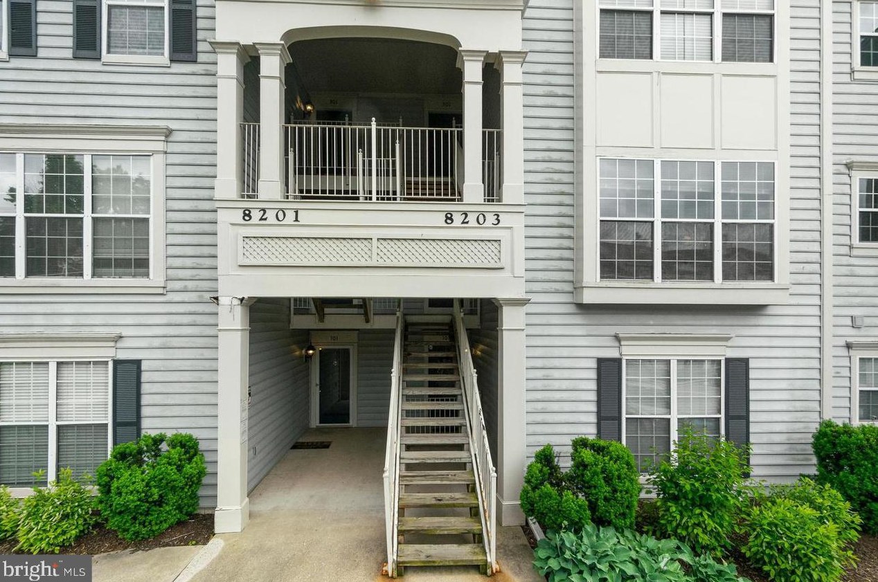 8203 Crossbrook Ct Unit 301, Lorton, VA 22079