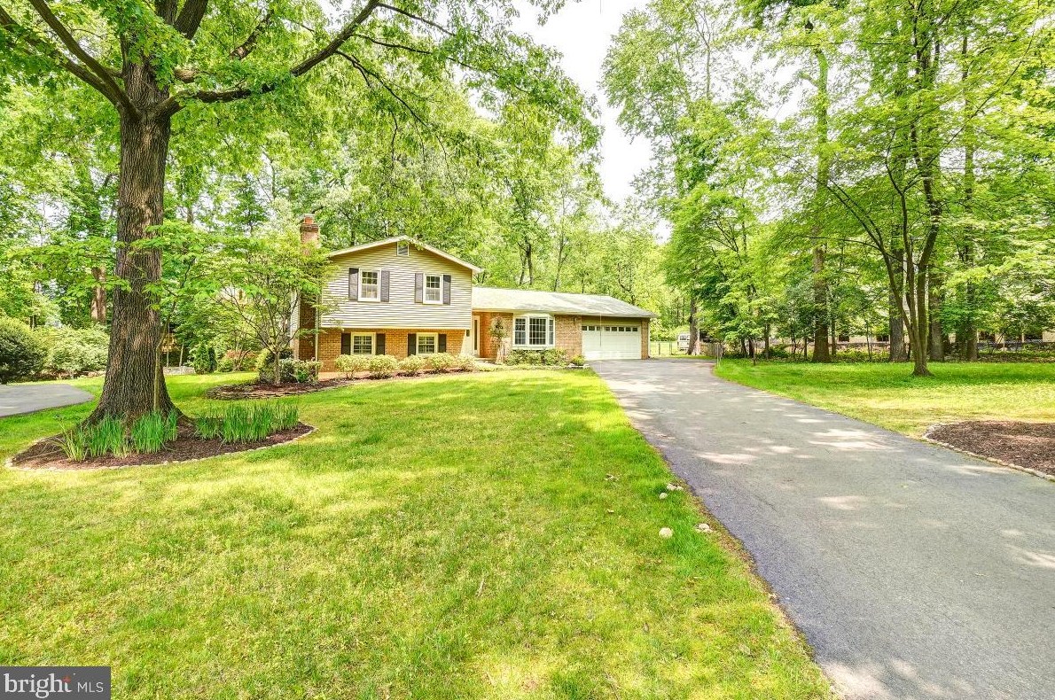1008 Rachel Ln, Vienna, VA 22180-6473