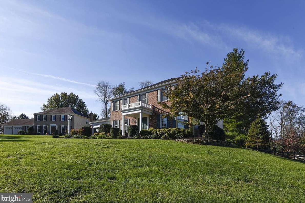 9915 Chase Hill Ct, Vienna, VA 22182