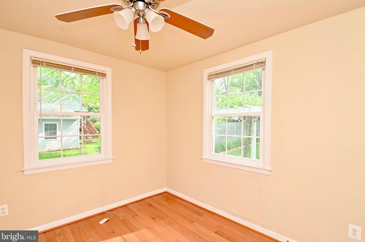 2905 Monroe Pl, Falls Church, VA 22042