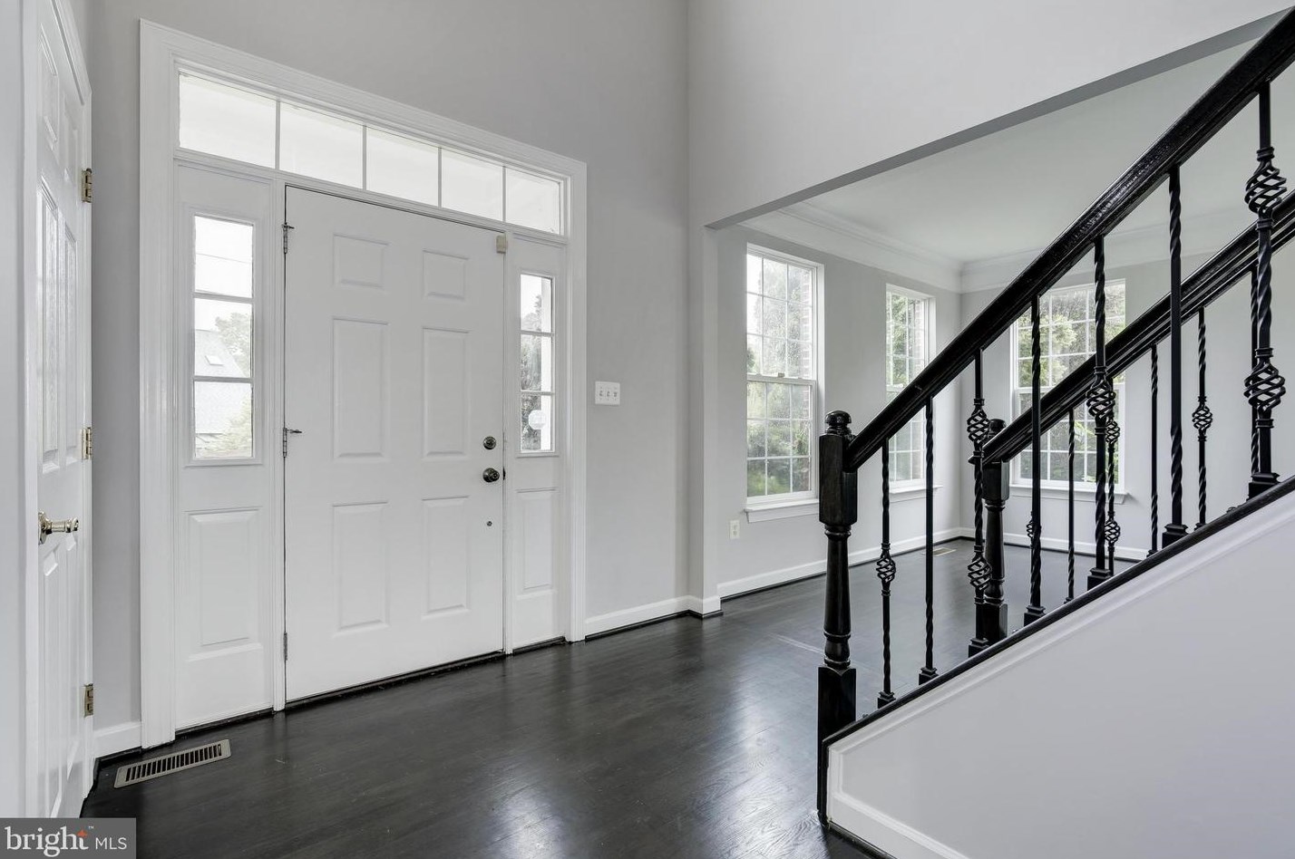 2048 Madrillon Rd, Vienna, VA 22182