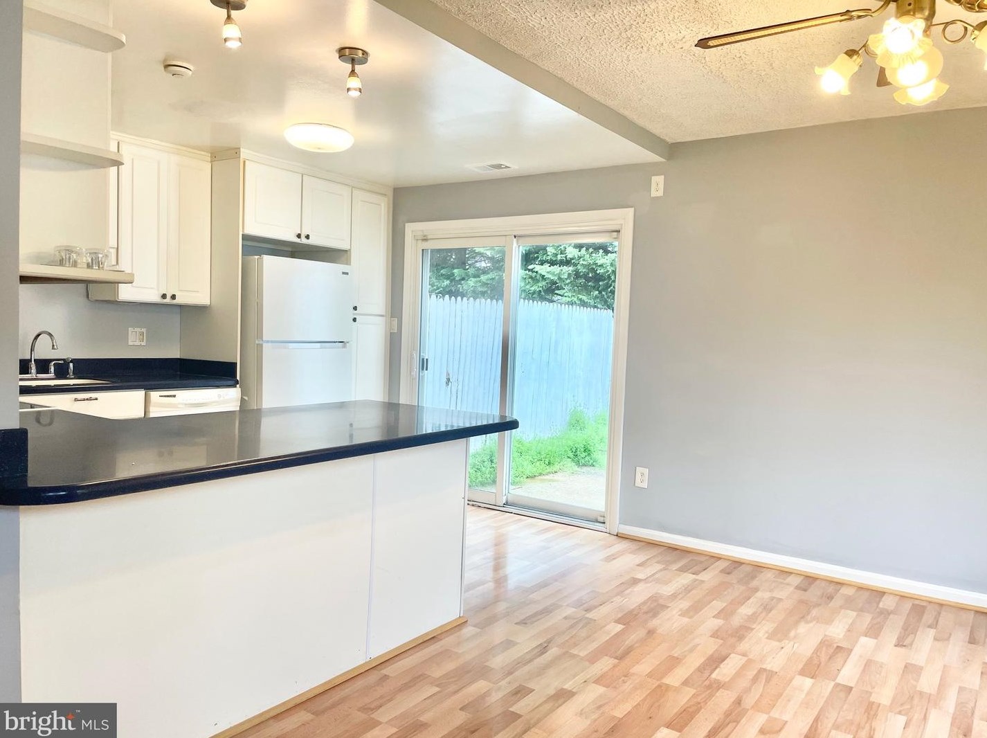 1009 Kings Ct, Herndon, VA 20170