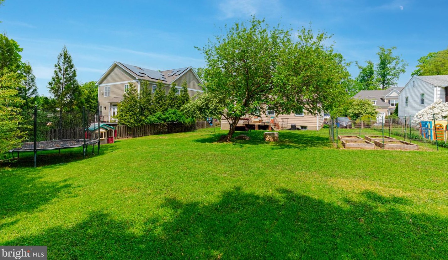 610 Plum St, Vienna, VA 22180-6328