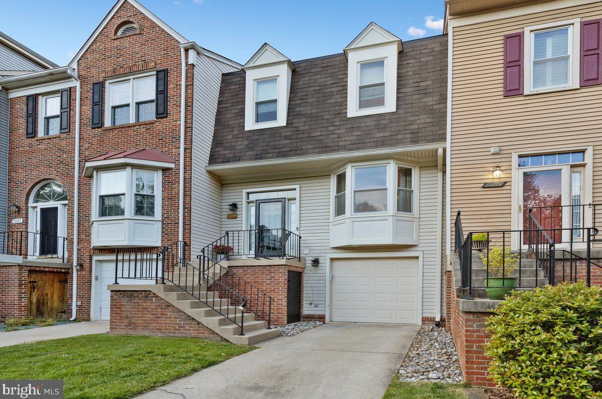7239 Whitlers Creek Dr, Springfield, VA 22152