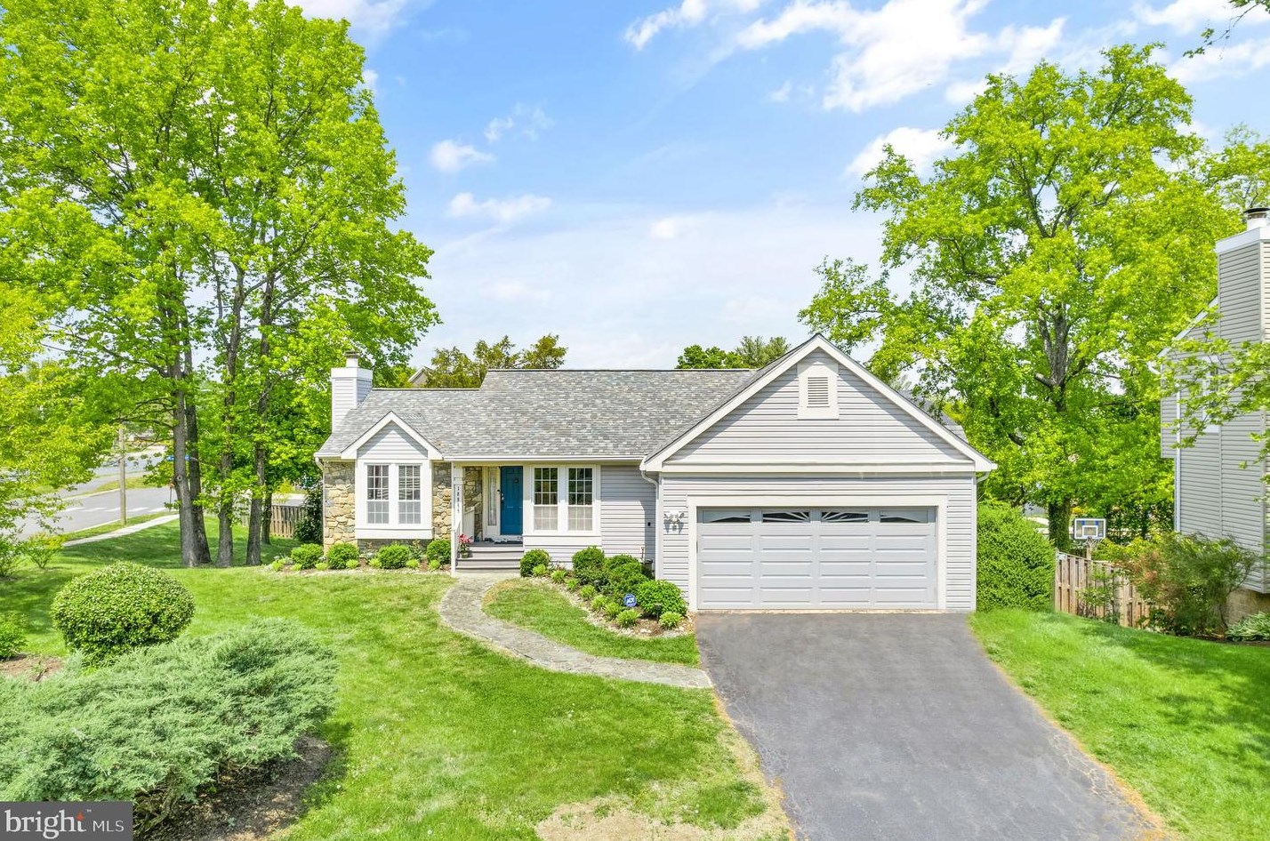 10966 Adare Dr, Fairfax, VA 22032-3108