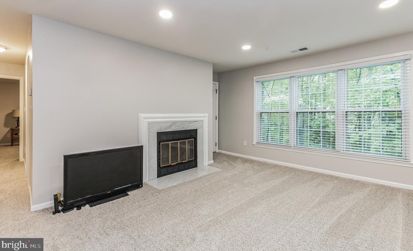 11717 Karbon Hill Ct #704f, Herndon, VA 20191