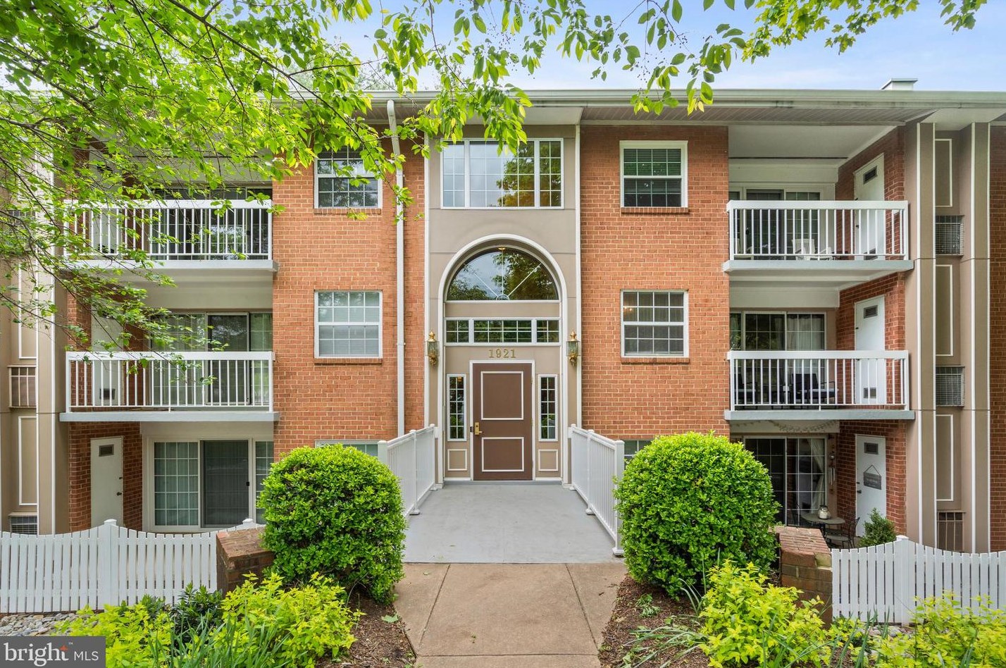 1921 Wilson Ln #302, Mc Lean, VA 22102
