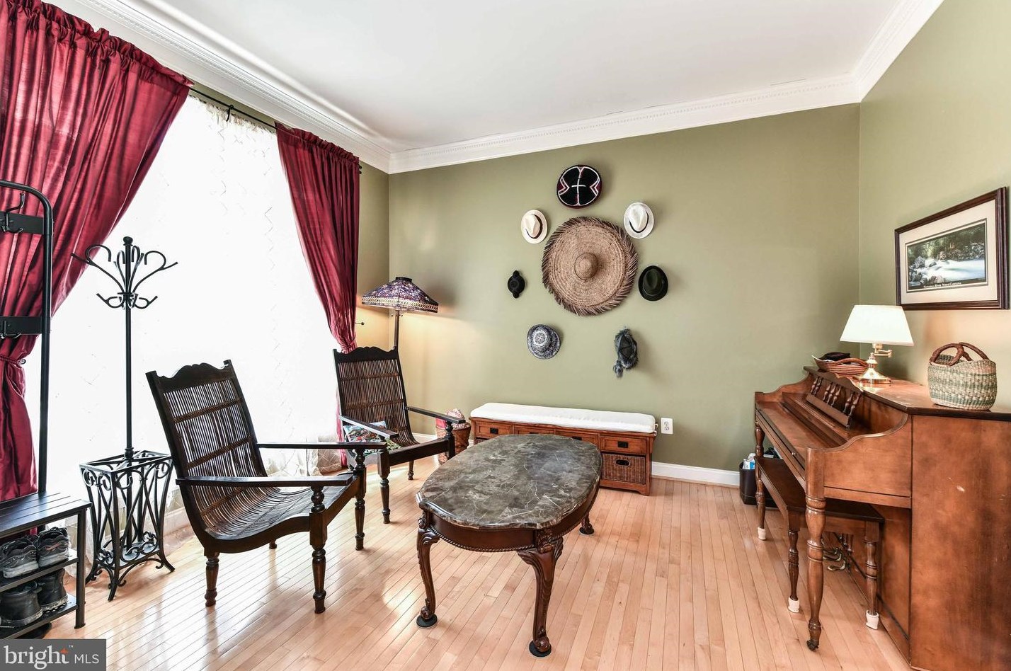 2158 Harithy Dr, Vienna VA  22027-1055 exterior