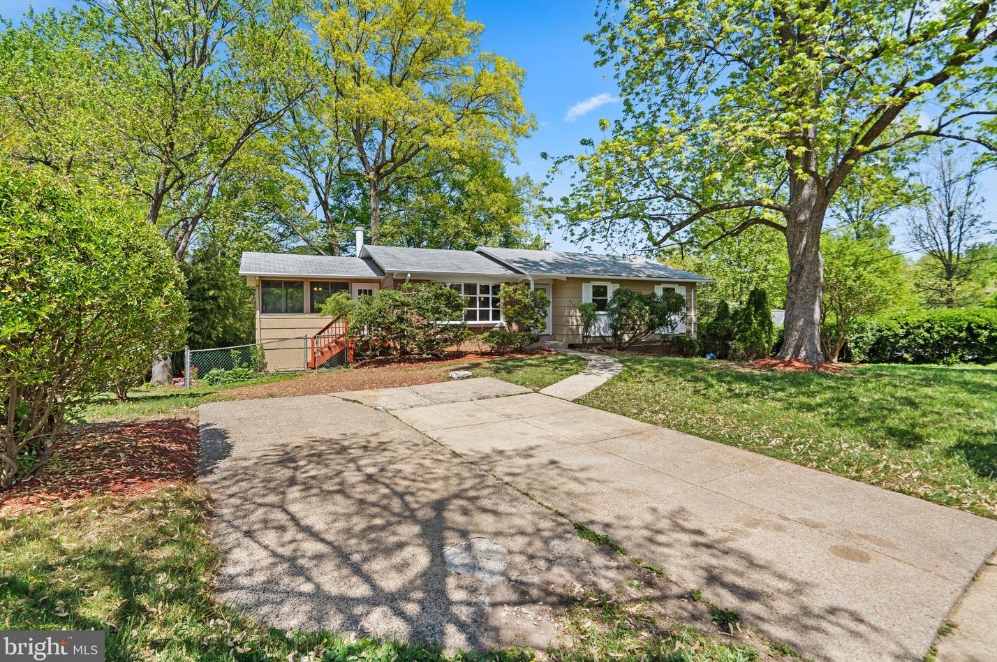 6112 Rockglen Dr, Springfield, VA 22152