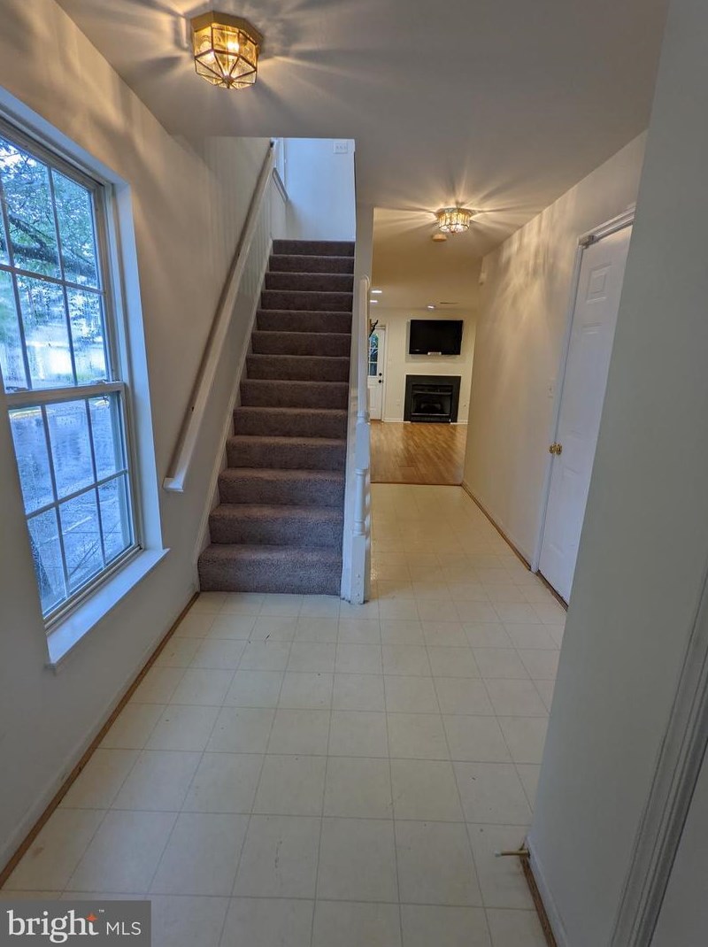 6946 Lerwick Ct, Alexandria, VA 22315-5717