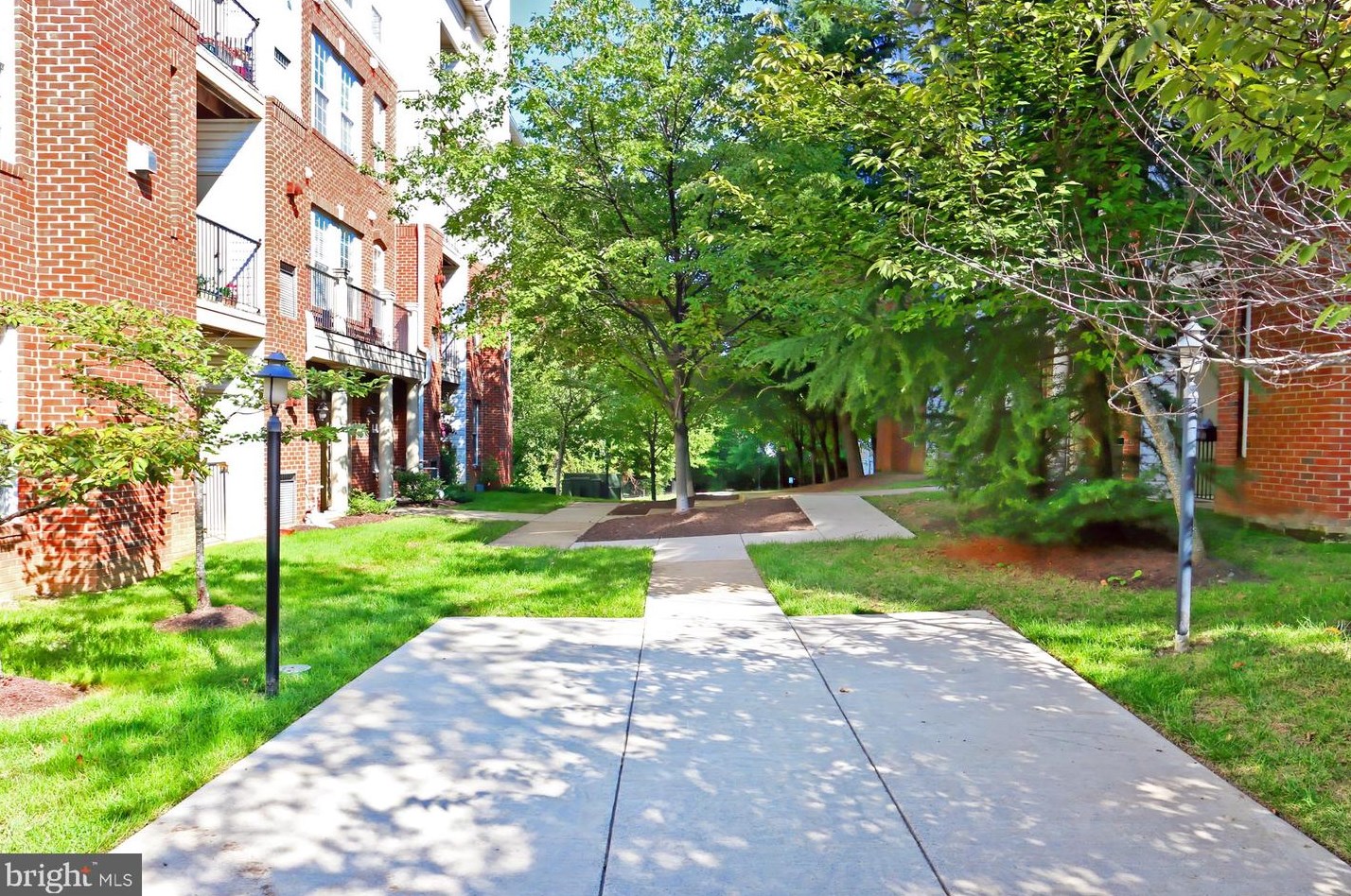 11508 Sperrin Cir #405, Fairfax, VA 22030