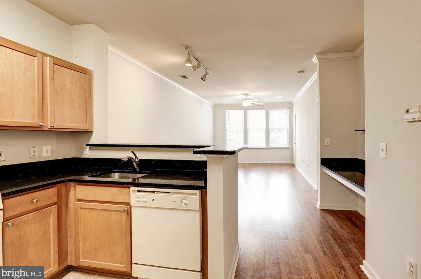 12000 Market St #358, Herndon, VA 20190