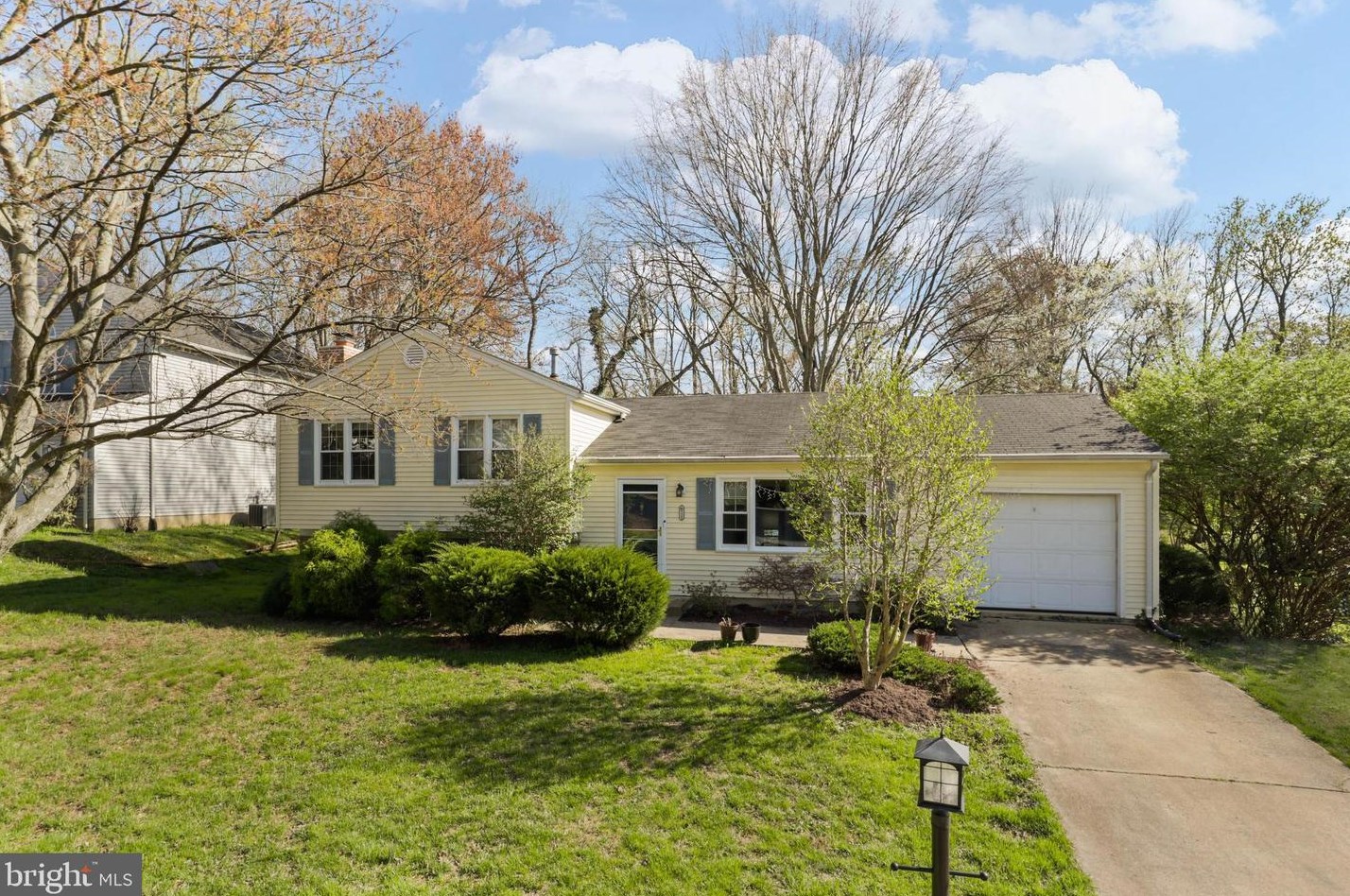9323 Talisman Dr, Vienna VA  22182-3416 exterior
