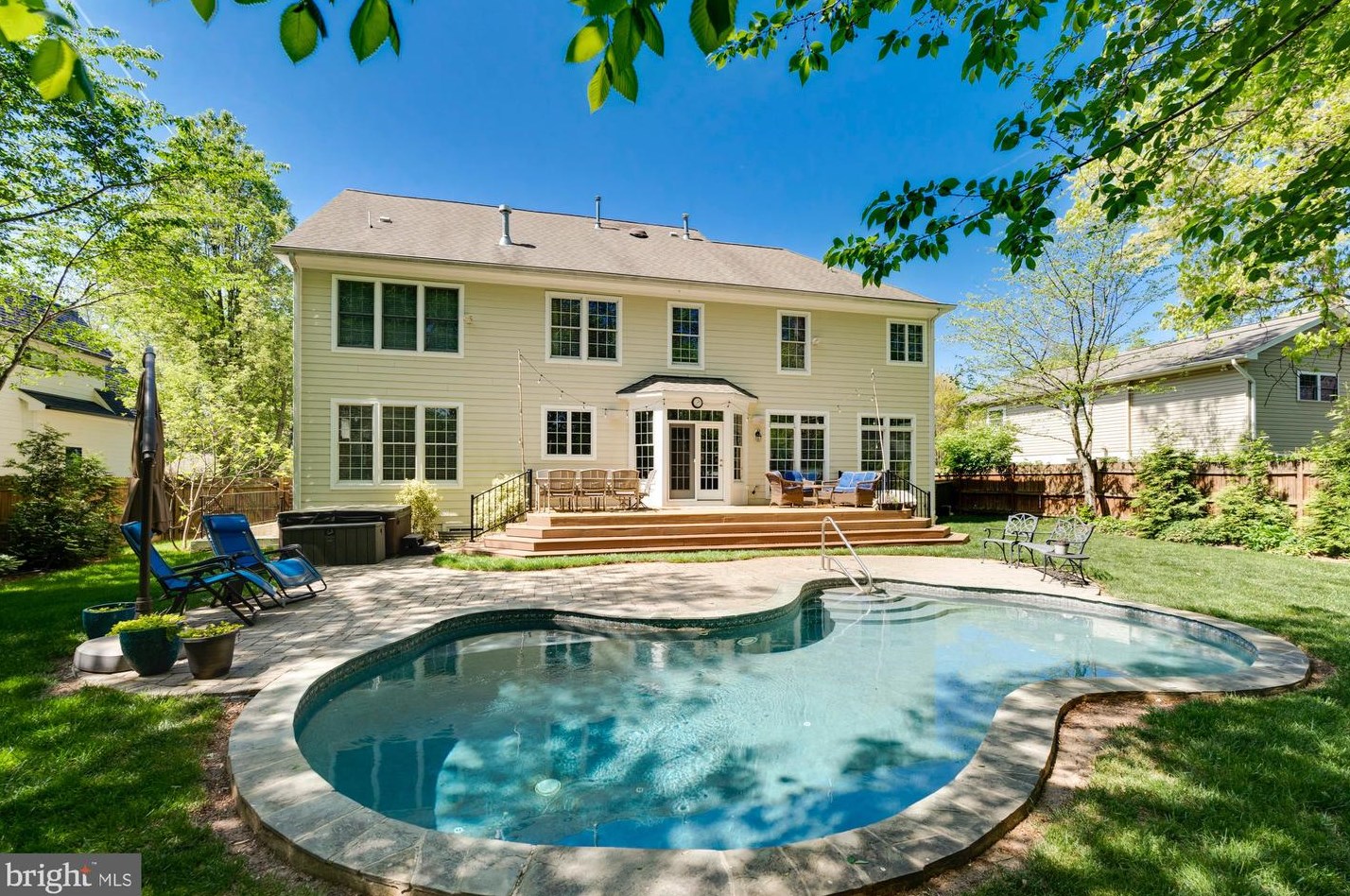 913 Plum St, Vienna, VA 22180-6506