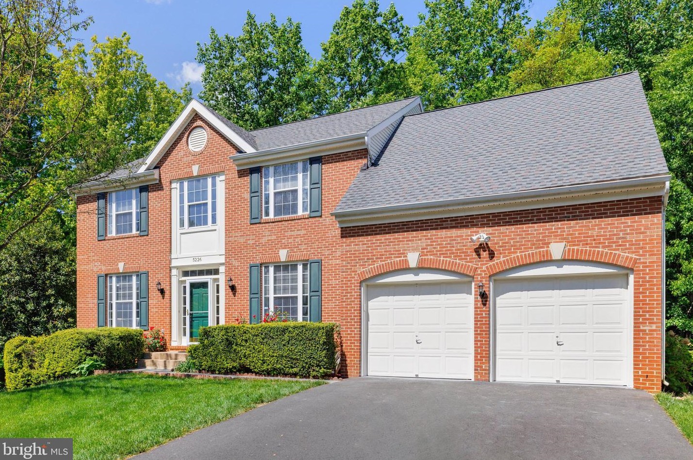 5226 Whisper Willow Dr, Fairfax, VA 22030-8209