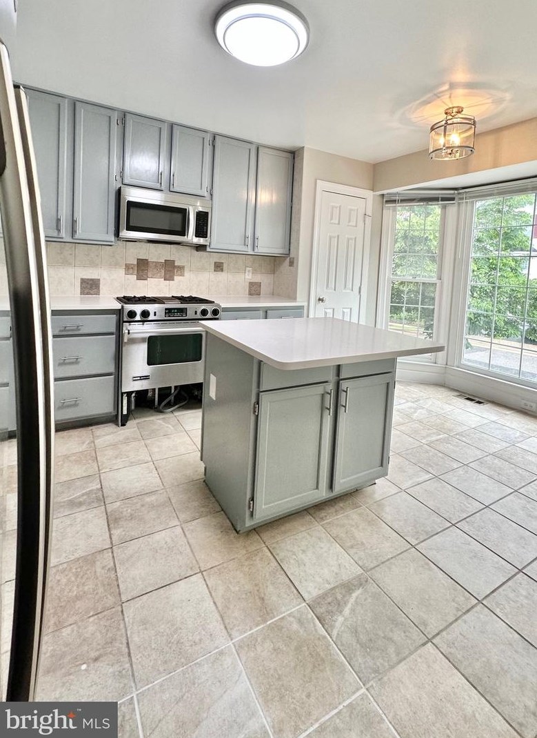 9671 Dutchman Dr, Lorton, VA 22079
