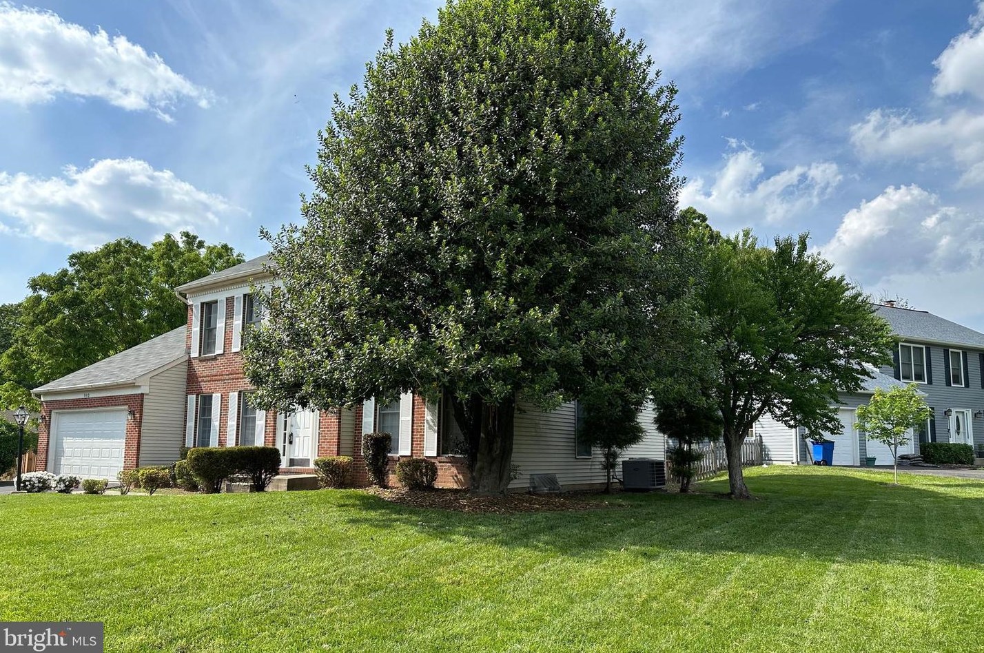 893 Broad Oaks Dr, Herndon, VA 20170