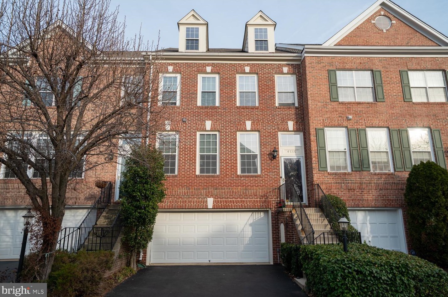 4777 Thornbury Dr, Fairfax, VA 22030