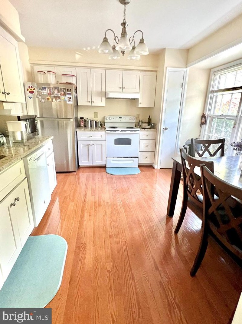 9693 Scotch Haven Dr, Vienna, VA 22181