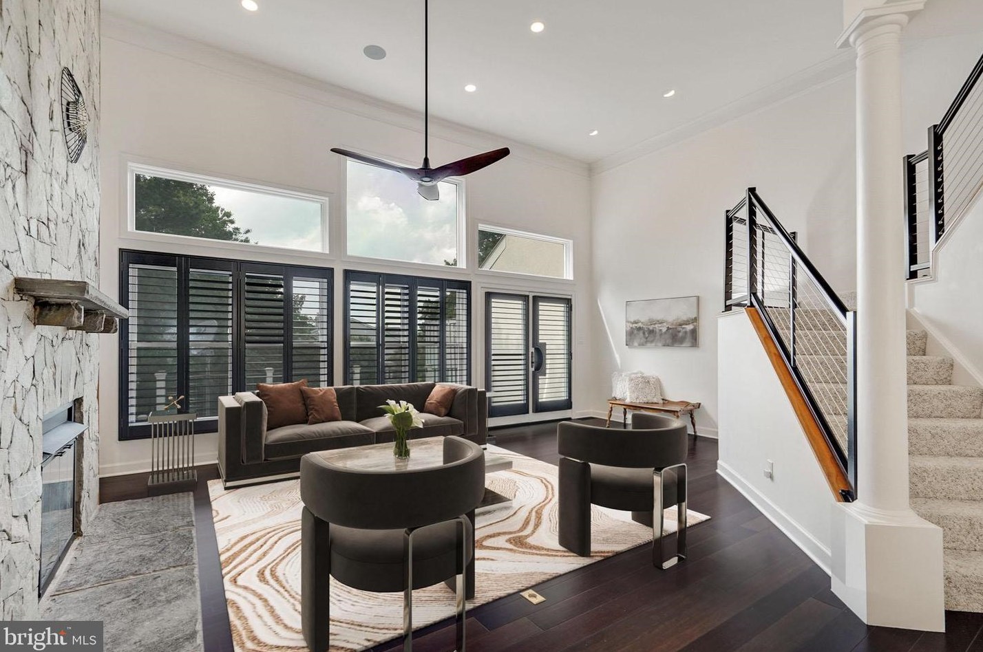 12816 Dogwood Hills Ln, Fairfax, VA 22033-3248