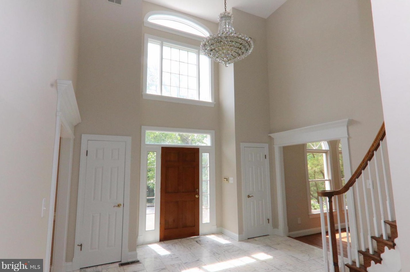 9724 Middleton Ridge Rd, Vienna, VA 22182-1498