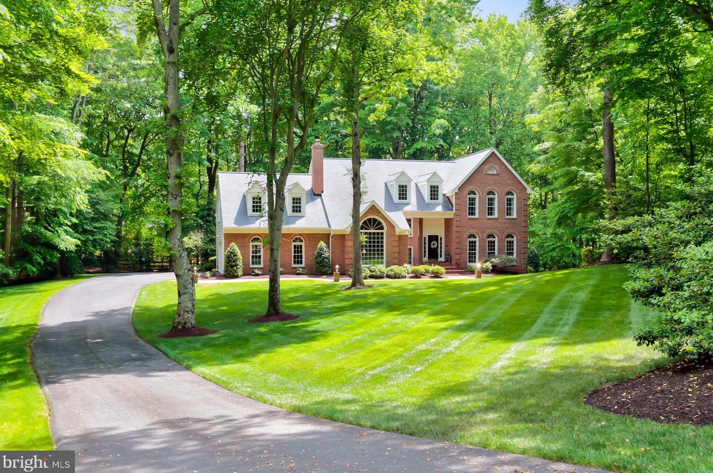 10635 Canterberry Rd, Fairfax, VA 22039-1927