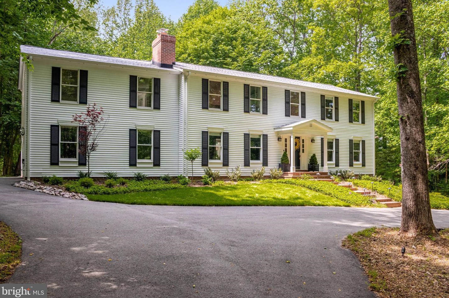 9493 Beach Mill Rd, Great Falls, VA 22066