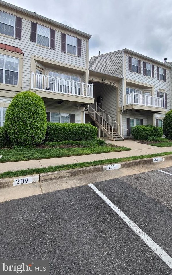 8222 Catbird Cir Unit 101, Lorton, VA 22079