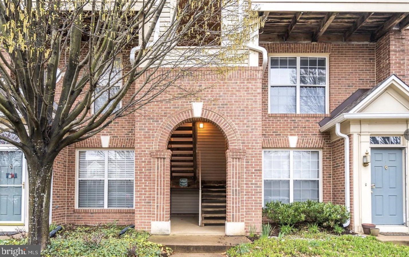 7046 Falls Reach Dr Apt 304, Falls Church, VA 22043