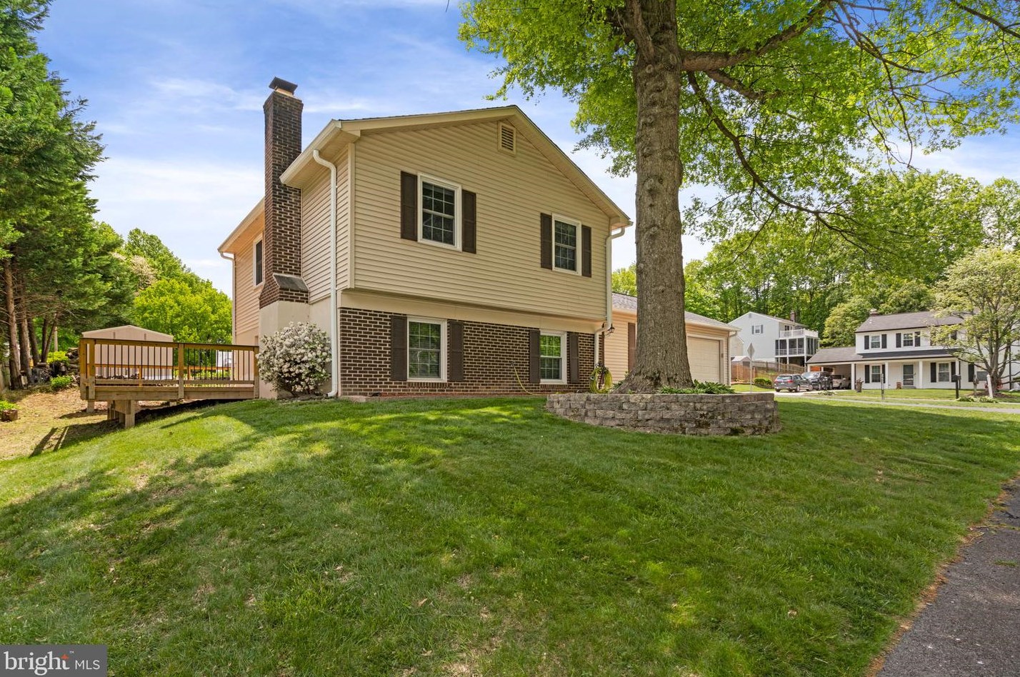 7797 Newington Woods Dr, Springfield, VA 22153