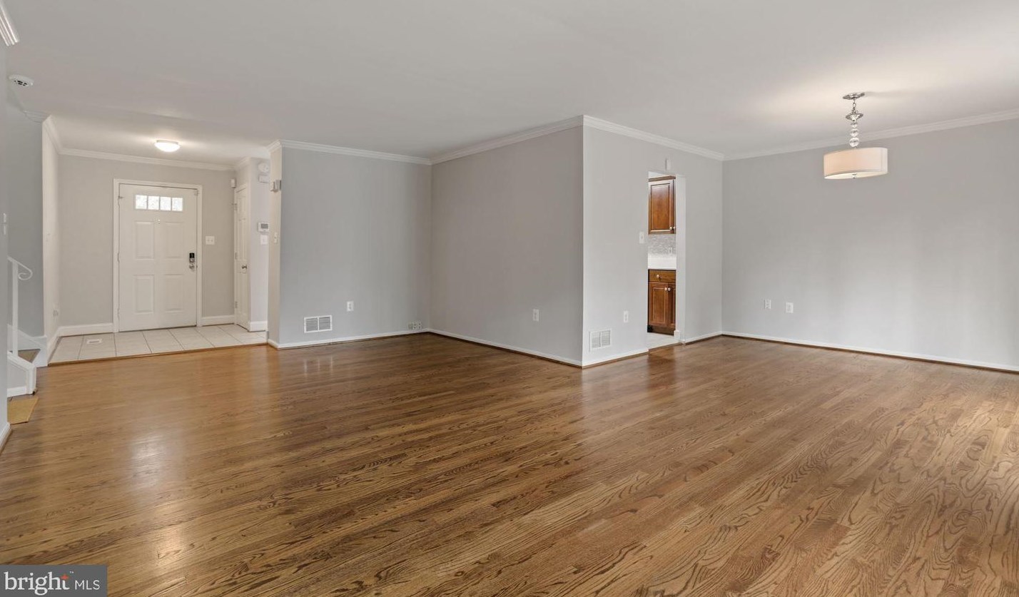1113 Challedon Rd, Great Falls, VA 22066