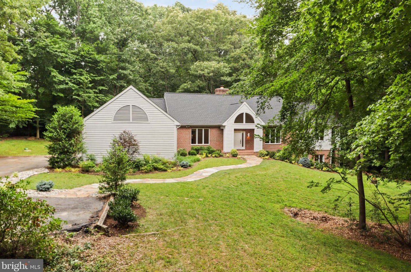 8311 Knights Forest Dr, Clifton, VA 20124