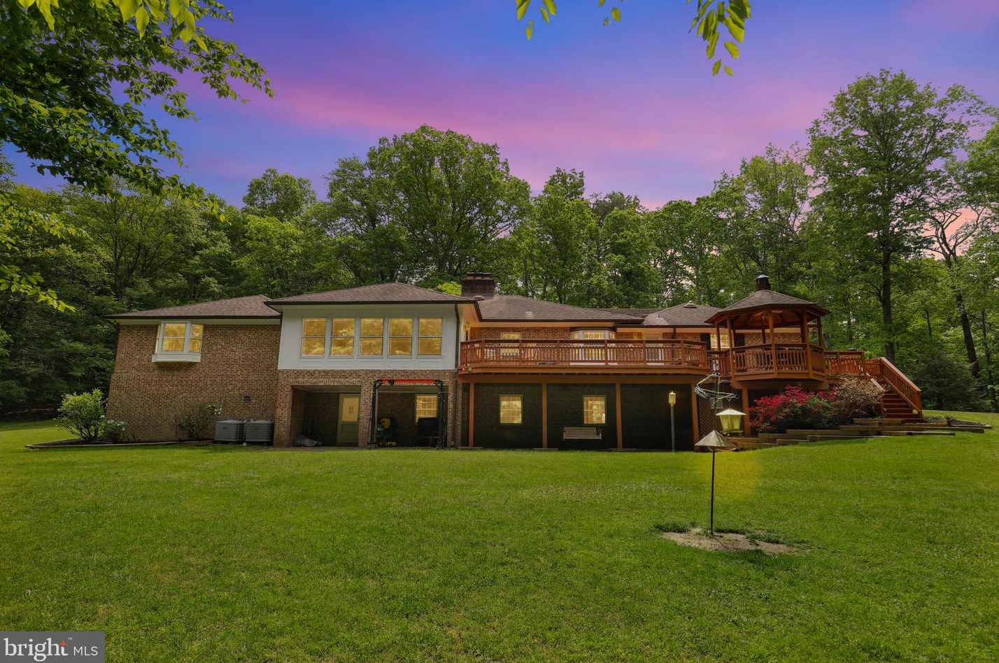 8306 Knights Forest Dr, Clifton, VA 20124