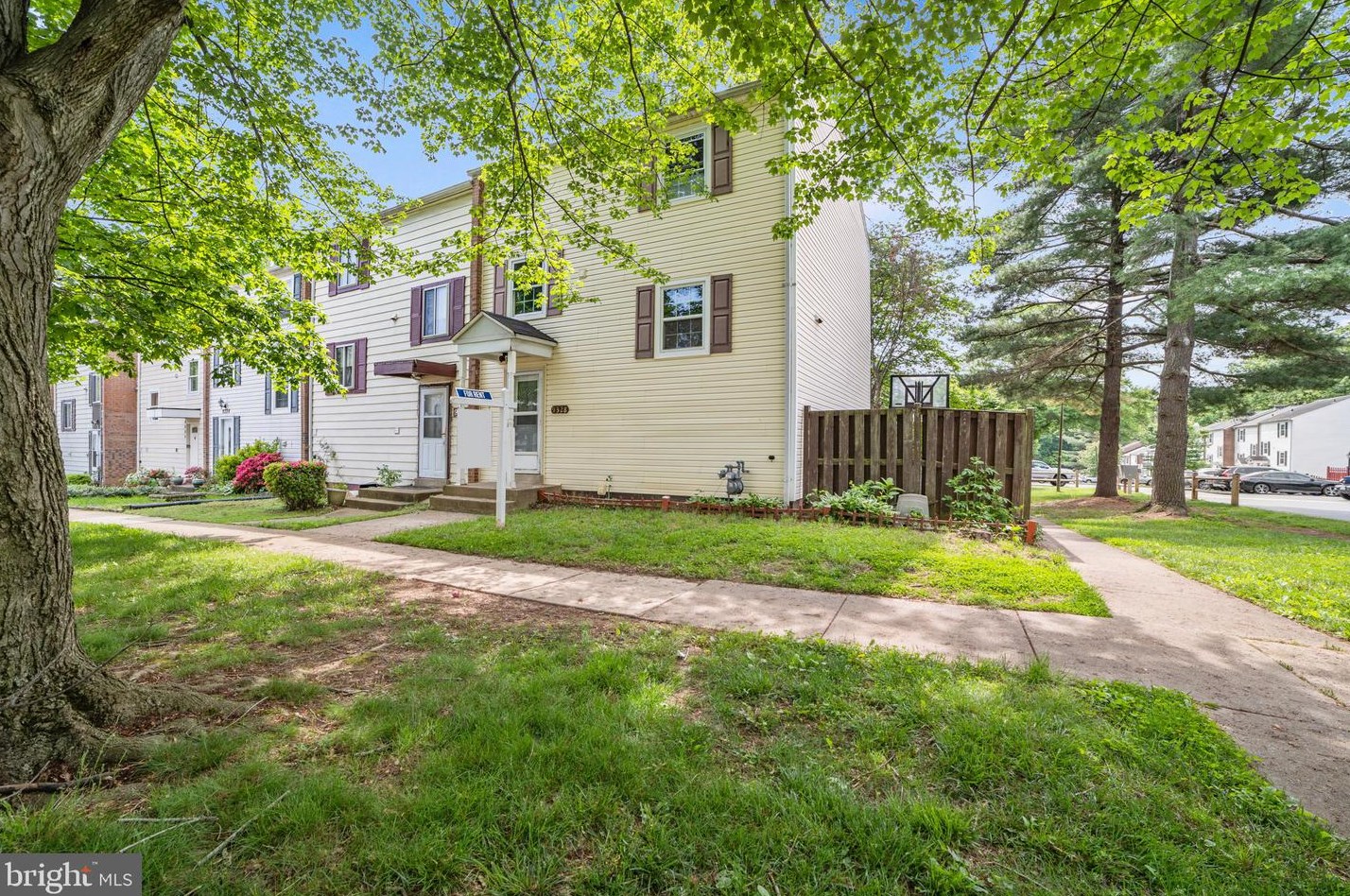 9328 Humphries Dr, Springfield, VA 22015