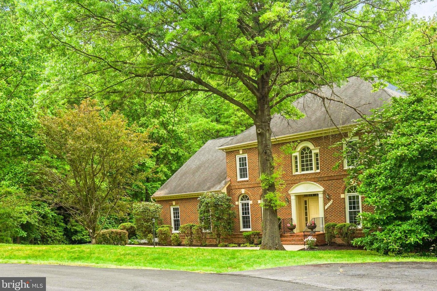 10899 Woodland Falls Dr, Great Falls, VA 22066