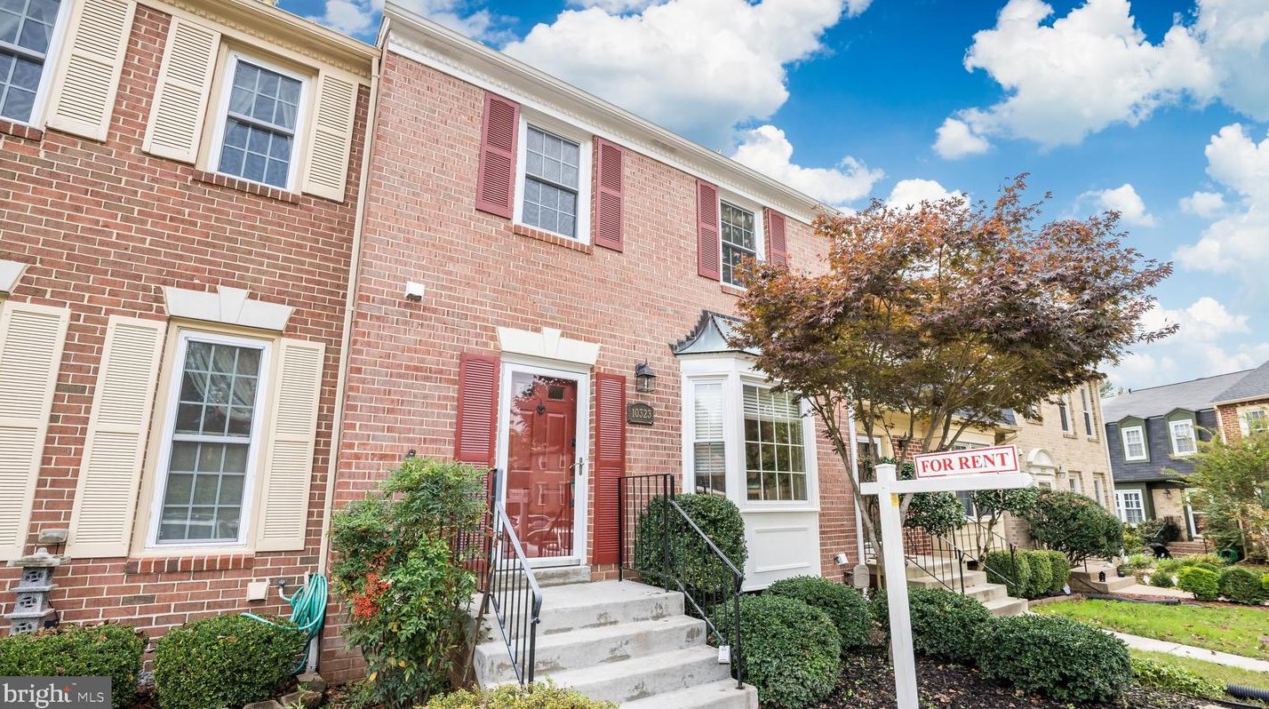 10323 Emerald Rock Dr, Vienna VA  22124-2705 exterior