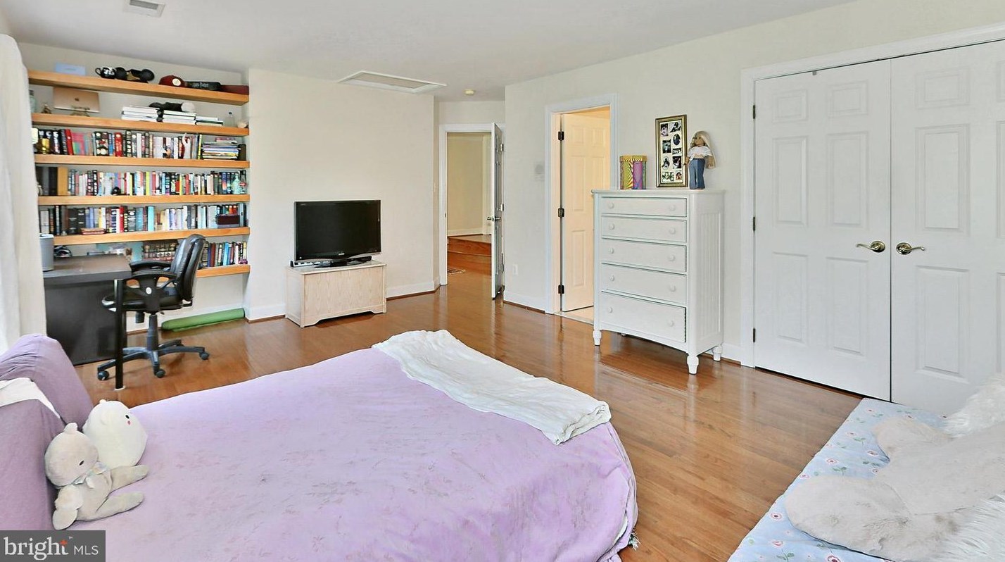 5448 Marlstone Ln, Fairfax VA  22030-5834 exterior
